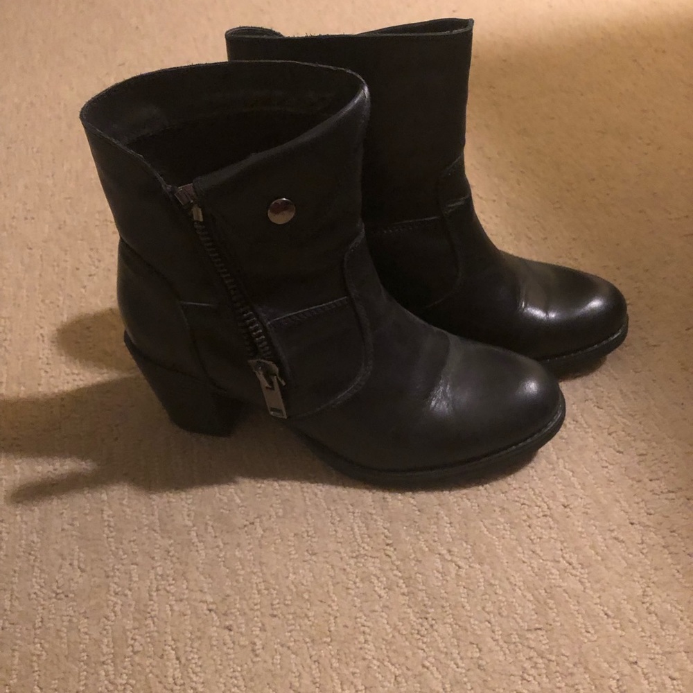 Biza black boots